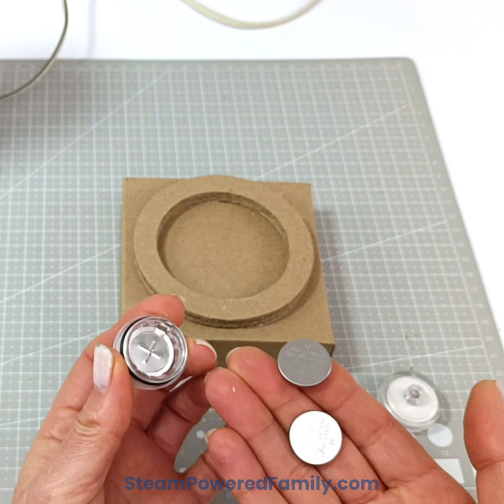 Colour-changing LED powered by coin cell batteries used inside the simpler DIY Pringles Can Lamp version.