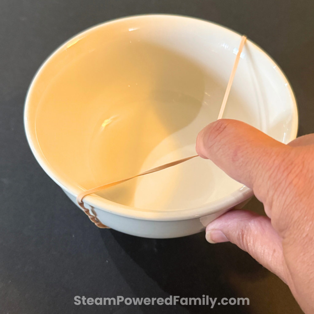Glass bowl with rubberband